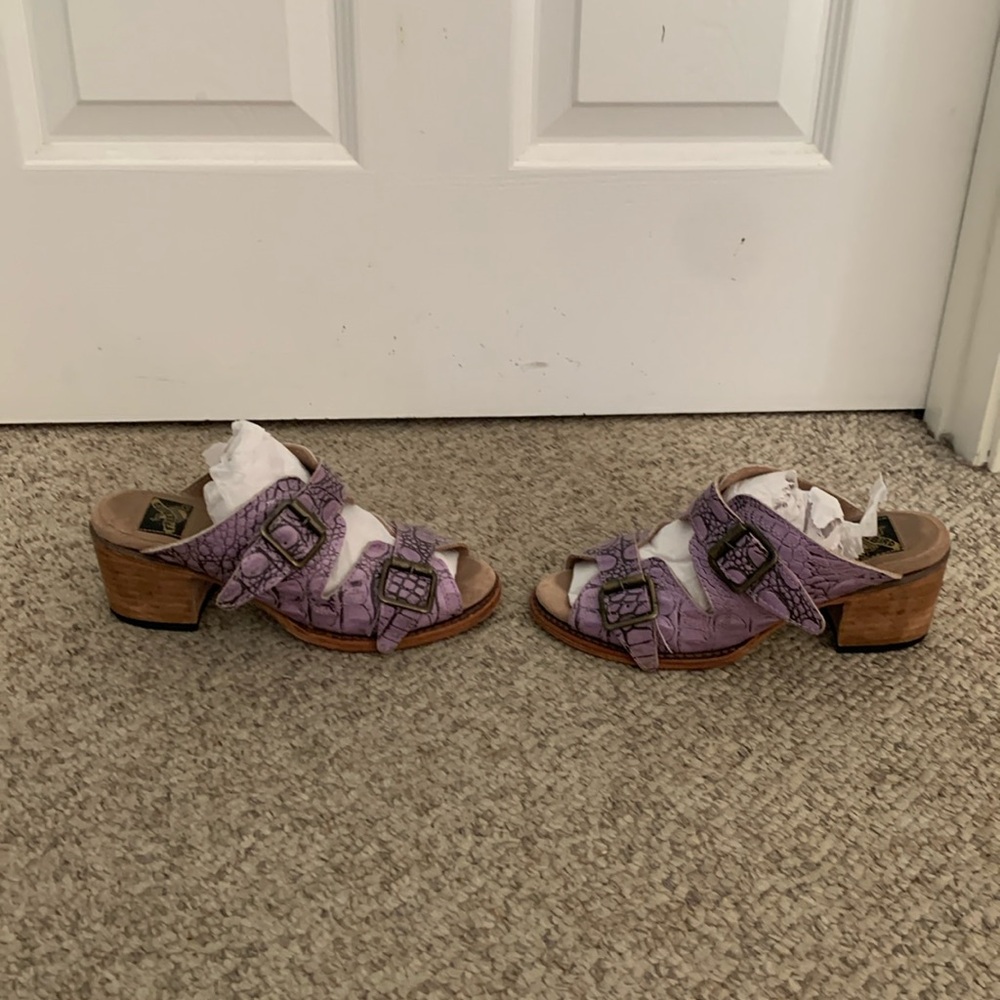 Freebird purple Lavendar Caprice boho wood stacked heel sandals sz 6